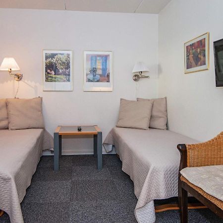 6 Person Holiday Home On A Holiday Park In 하일스 외부 사진