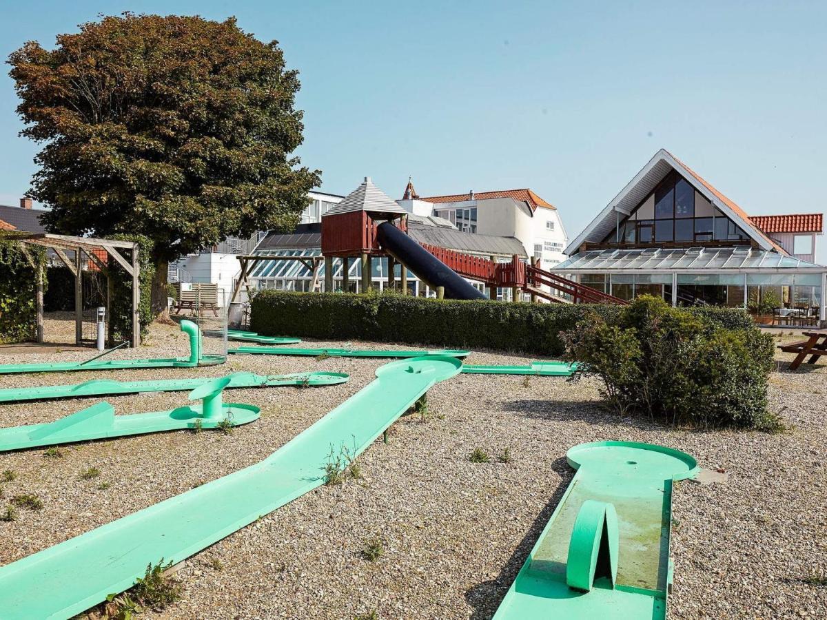 6 Person Holiday Home On A Holiday Park In 하일스 외부 사진