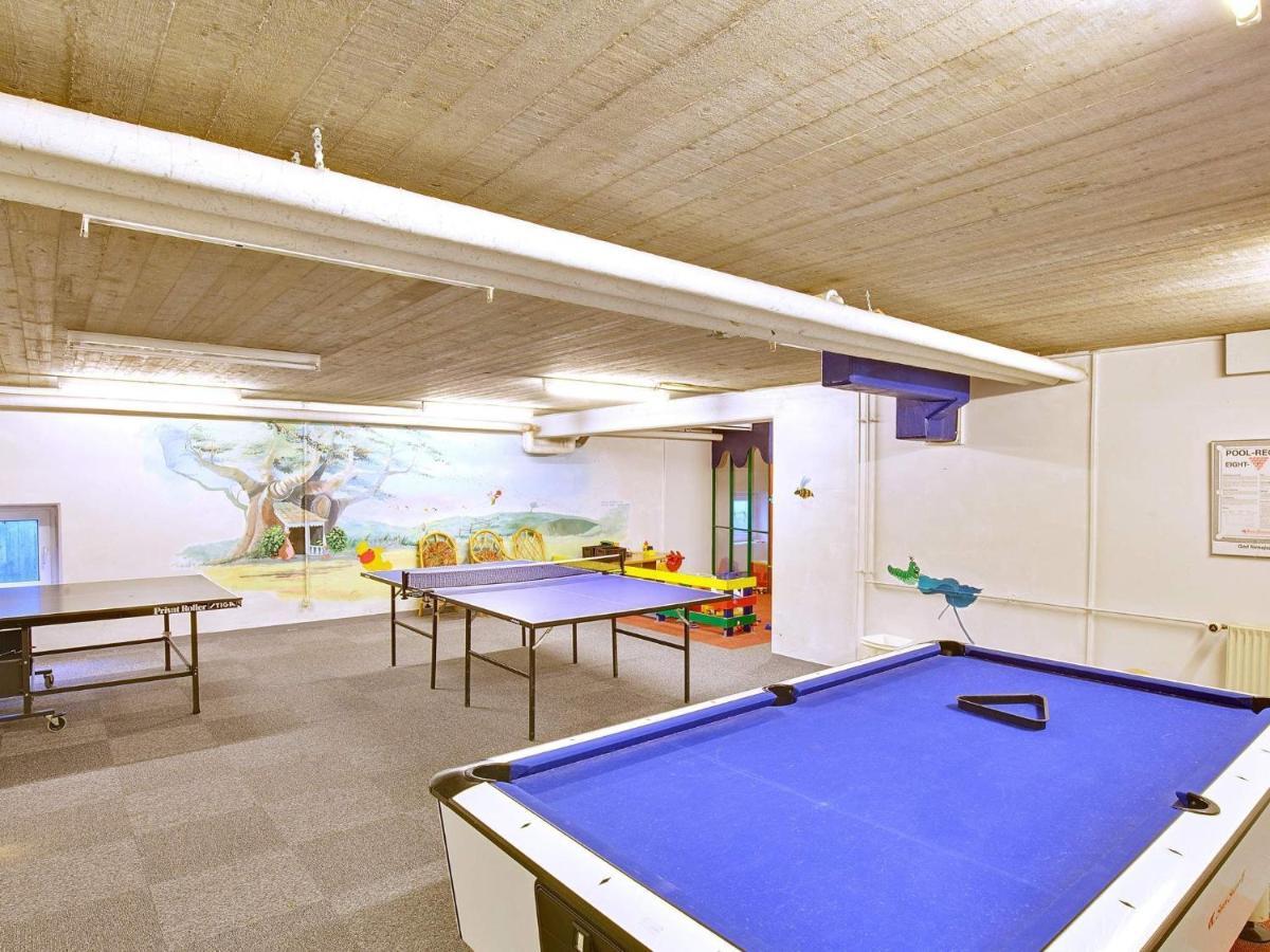 6 Person Holiday Home On A Holiday Park In 하일스 외부 사진