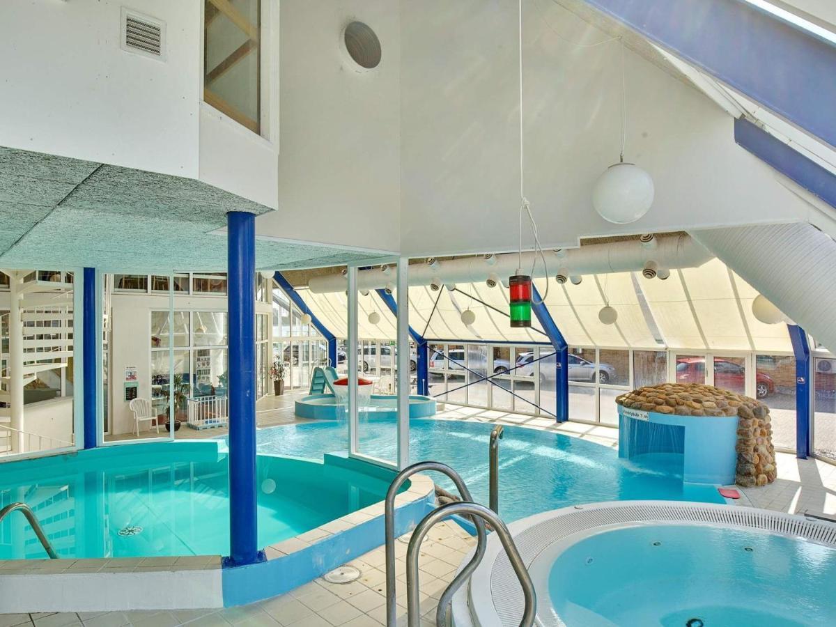 6 Person Holiday Home On A Holiday Park In 하일스 외부 사진